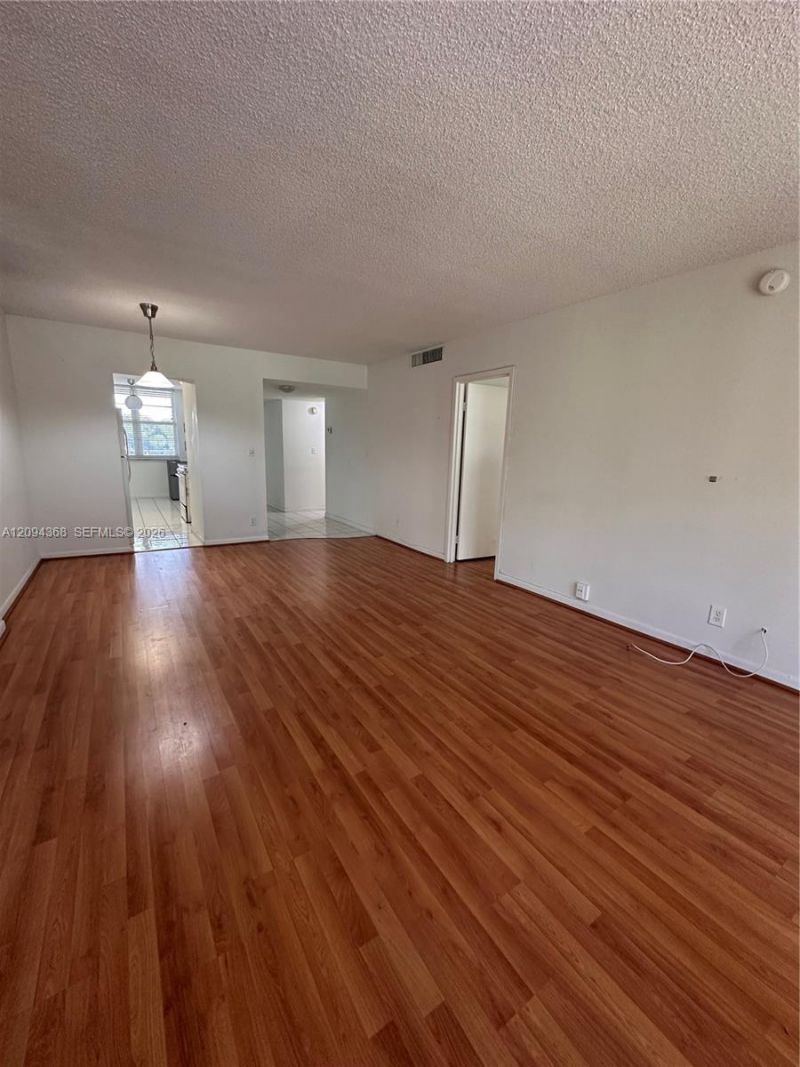 250 Jacaranda Dr, Unit 305, Plantation, FL 33324 Photo
