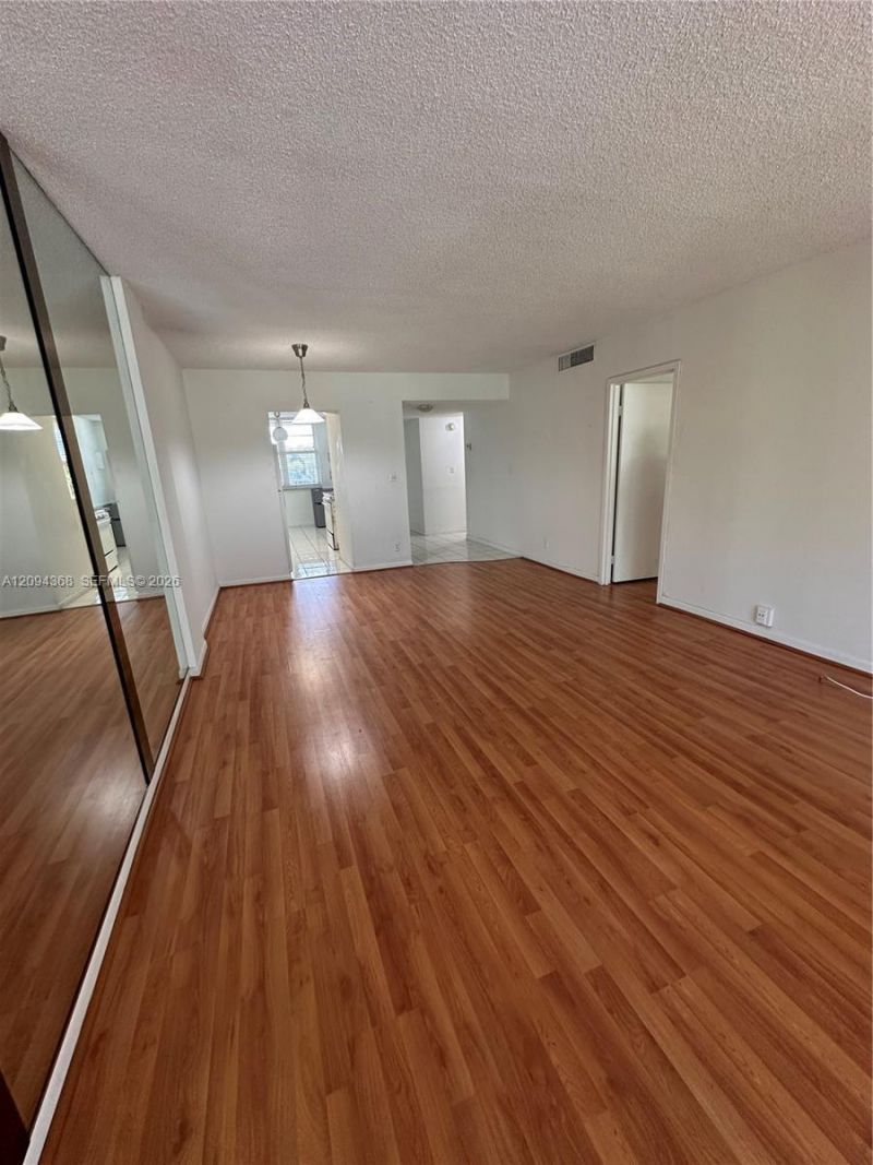 250 Jacaranda Dr, Unit 305, Plantation, FL 33324 Photo