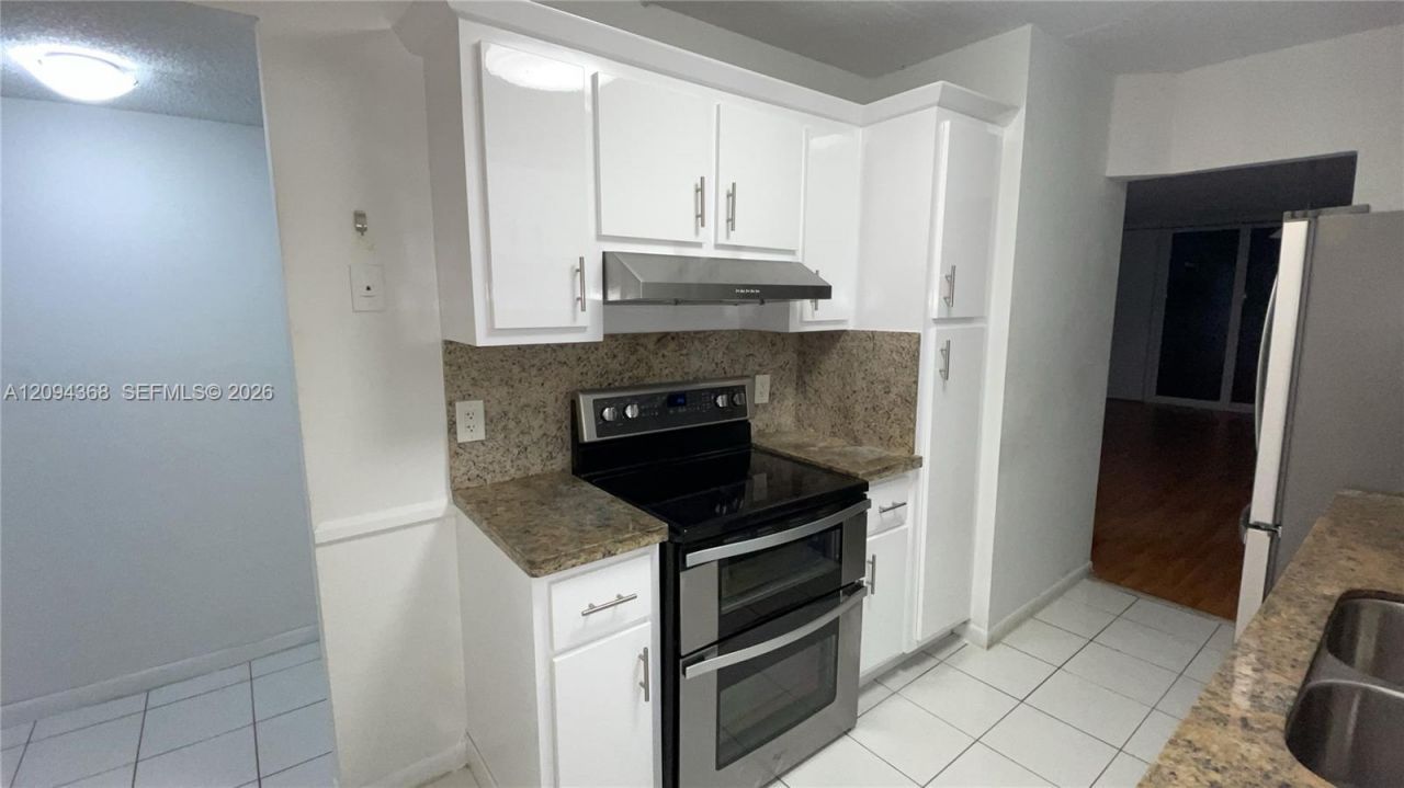 250 Jacaranda Dr, Unit 305, Plantation, FL 33324 Photo