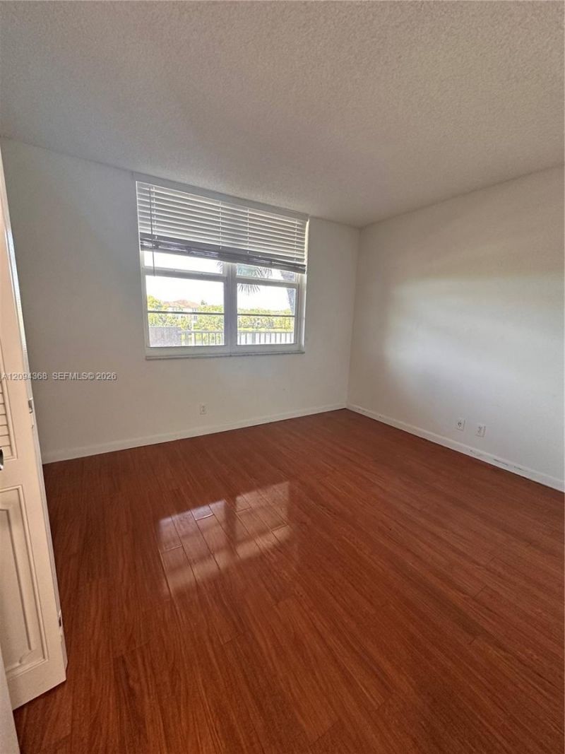 250 Jacaranda Dr, Unit 305, Plantation, FL 33324 Photo