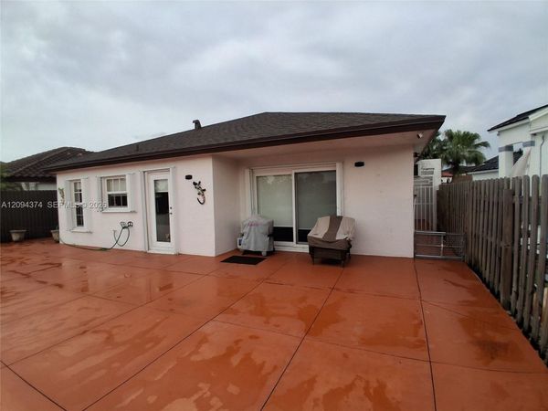 1033 NW 132nd Ct , Miami, FL 33182