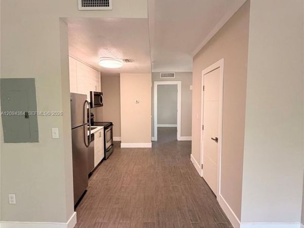 115 Menores Ave , Unit 8, Coral Gables, FL 33134