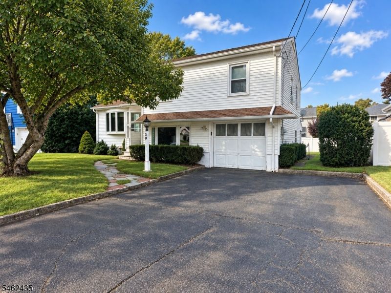 30 Pembrook Dr, Kenilworth, NJ 07033 Main Photo
