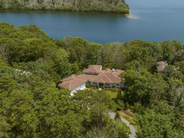 79 Pickerel Cove Cir, Mashpee, MA 02649