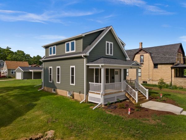 790 Wing Street , Elgin, IL 60123