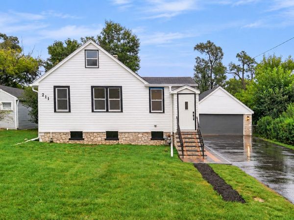211 N Graylynn Drive , Mount Prospect, IL 60056