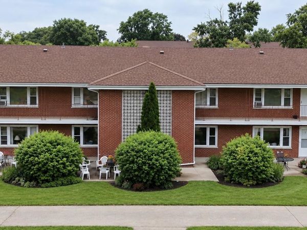 1105 Holiday Lane , Unit 14, Des Plaines, IL 60016