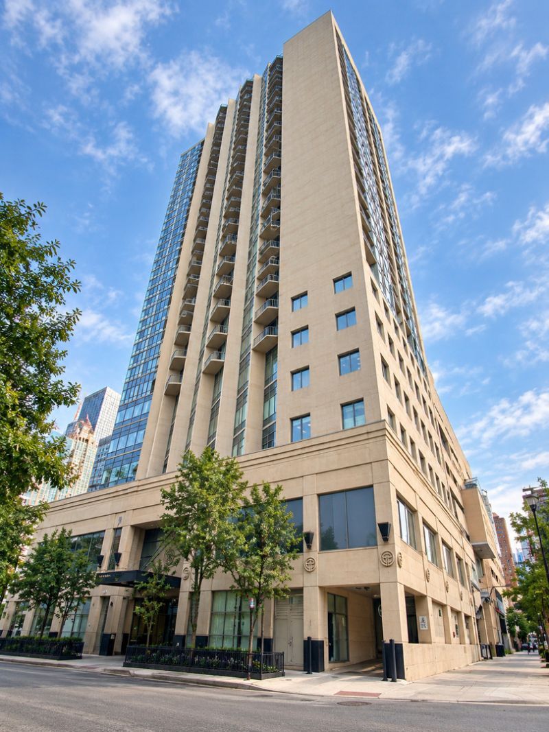 111 W Maple Street, Unit 2701, Chicago, IL 60610 Main Photo