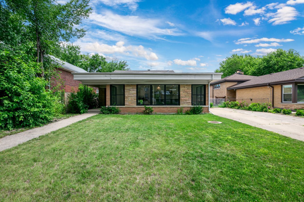 7323 N Kedvale Avenue, Lincolnwood, IL 60712 Main Photo