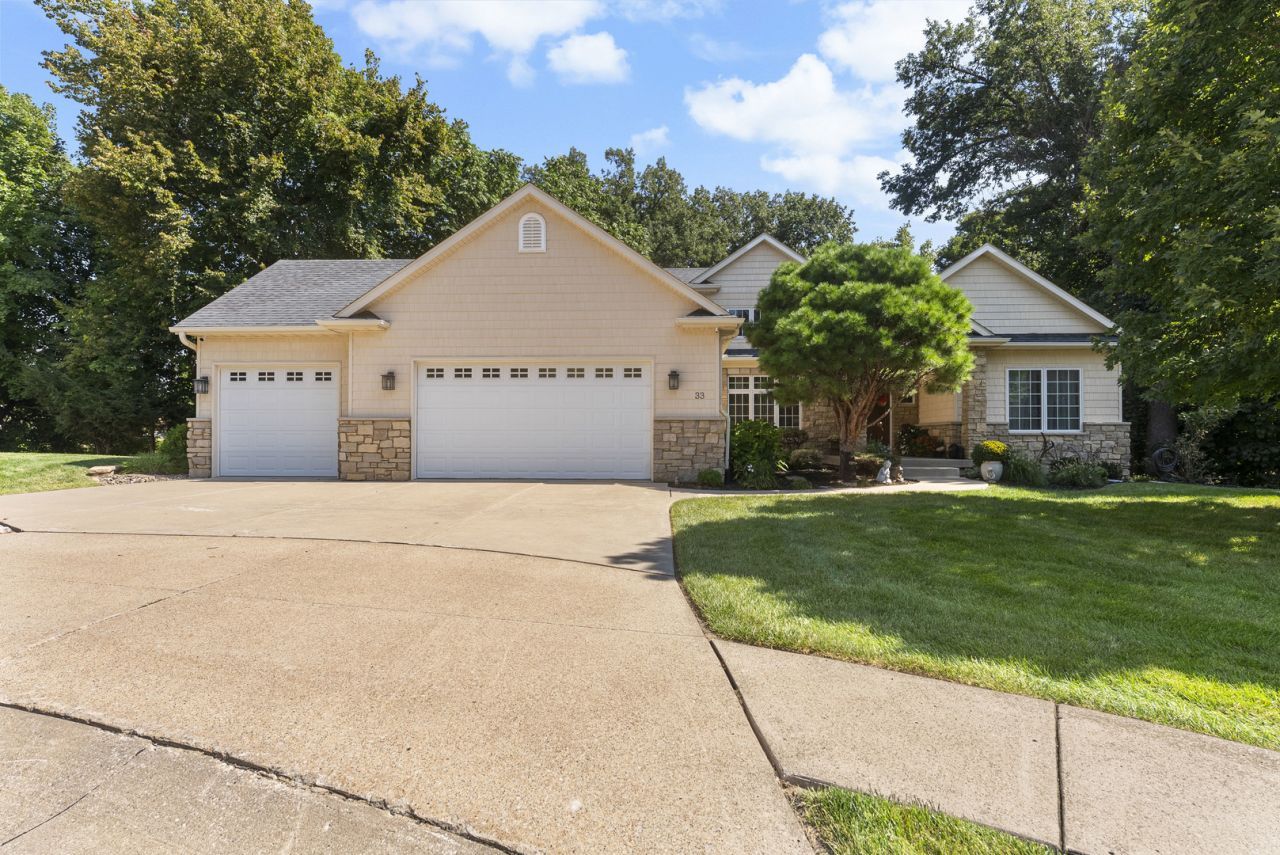 33 Chippiannock Place, Rock Island, IL 61201 Main Photo