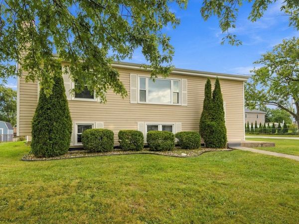 9338 Oak Street, Orland Park, IL 60462