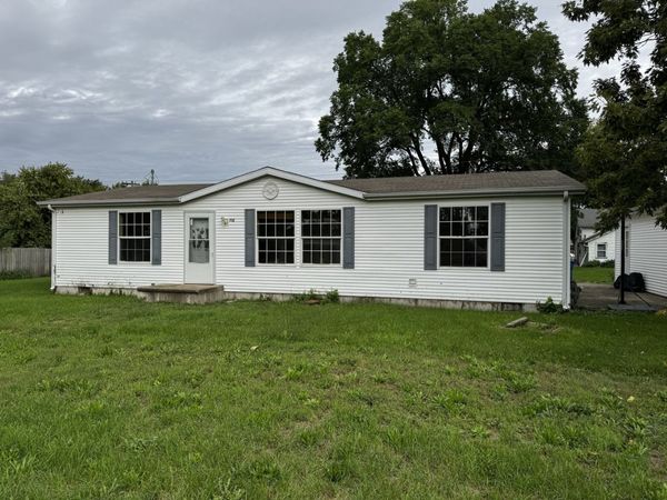 712 E Main Street , Cornell, IL 61319