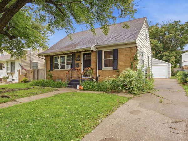 1727 13th Avenue , Moline, IL 61265