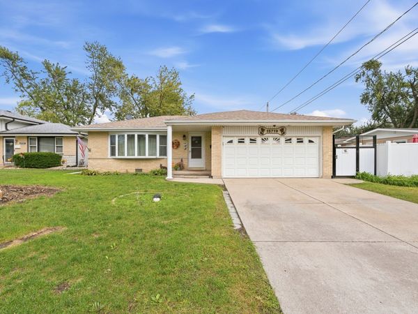 15719 Kenwood Avenue , South Holland, IL 60473
