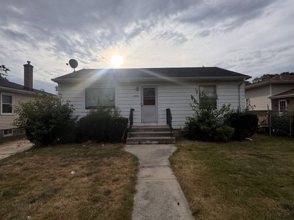 18748 Wentworth Avenue , Lansing, IL 60438