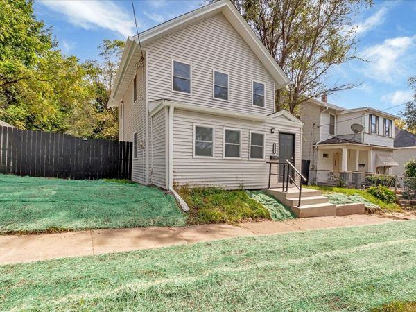 1111 Gaines Street, Davenport, IA 52804