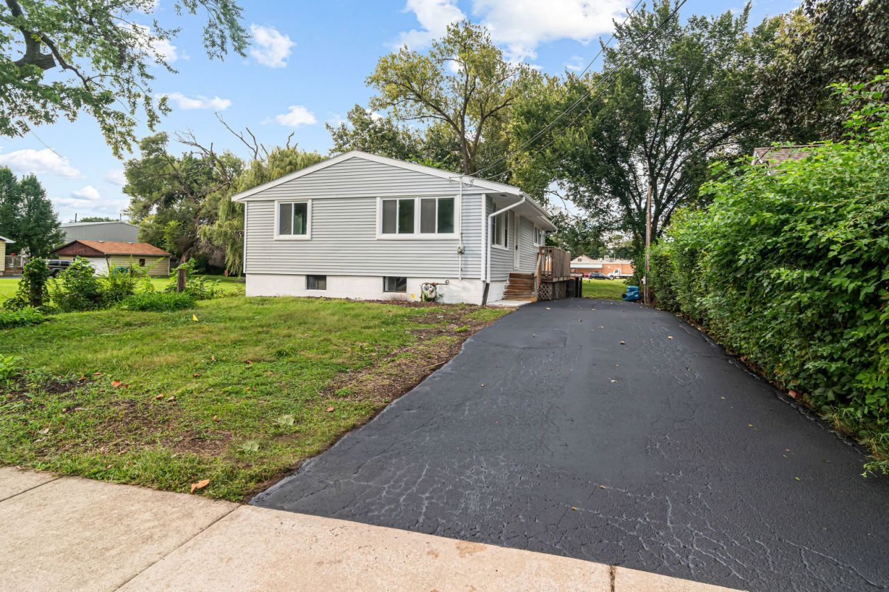 1428 Superior Street, Aurora, IL 60505 Main Photo