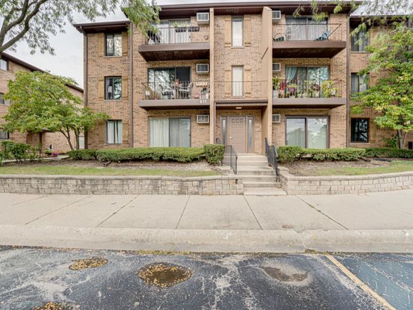 611 N Briar Hill Lane , Unit 1, Addison, IL 60101