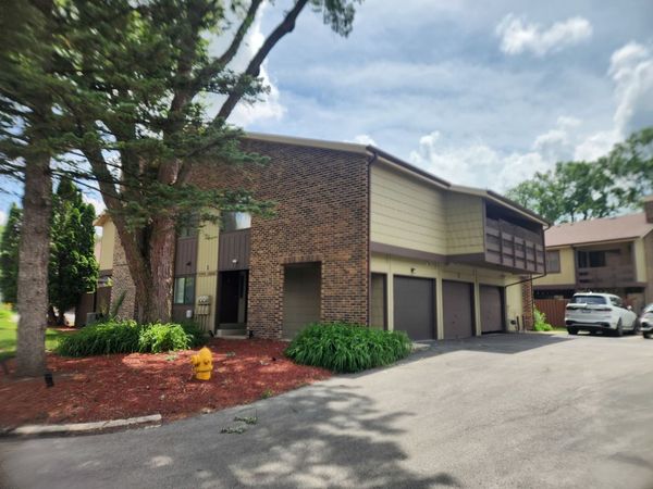 1 Stony Creek Drive , Unit 1B, Palos Hills, IL 60465