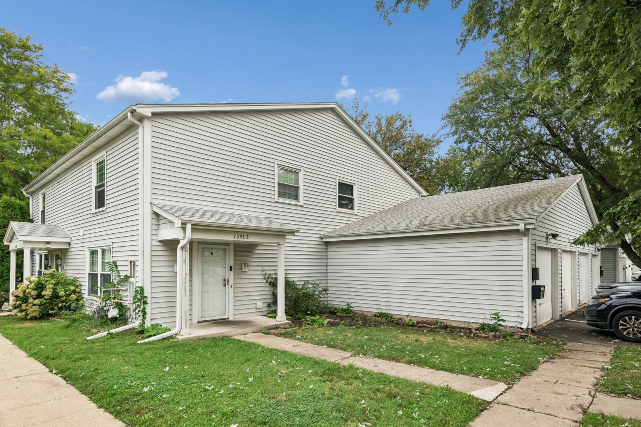 1395 S Glen Circle, Unit B, Aurora, IL 60506 Main Photo