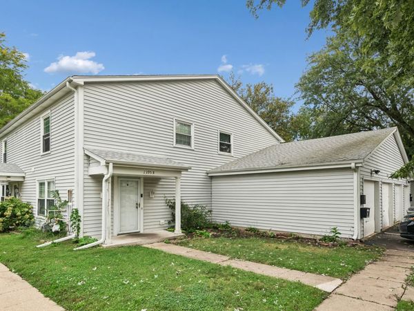 1395 S Glen Circle, Unit B, Aurora, IL 60506