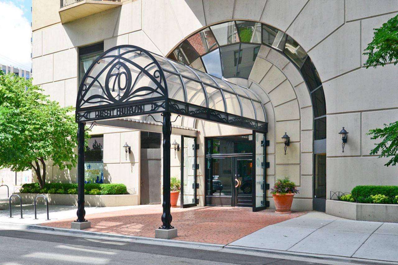 70 W Huron Street, Unit 1505, Chicago, IL 60654 Main Photo