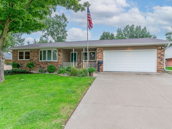 1017 Mount Vernon Drive , Davenport, IA 52806