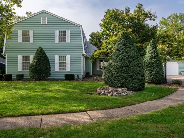 4005 Lakehurst Court, Davenport, IA 52807