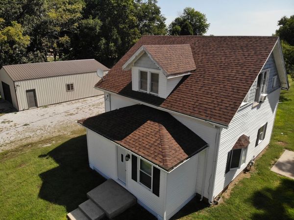 104 N Poplar Street, Farina, IL 62838