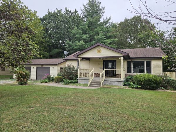 926 E Webster Street , Benton, IL 62812