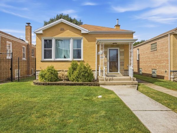 8222 S Albany Avenue, Chicago, IL 60652