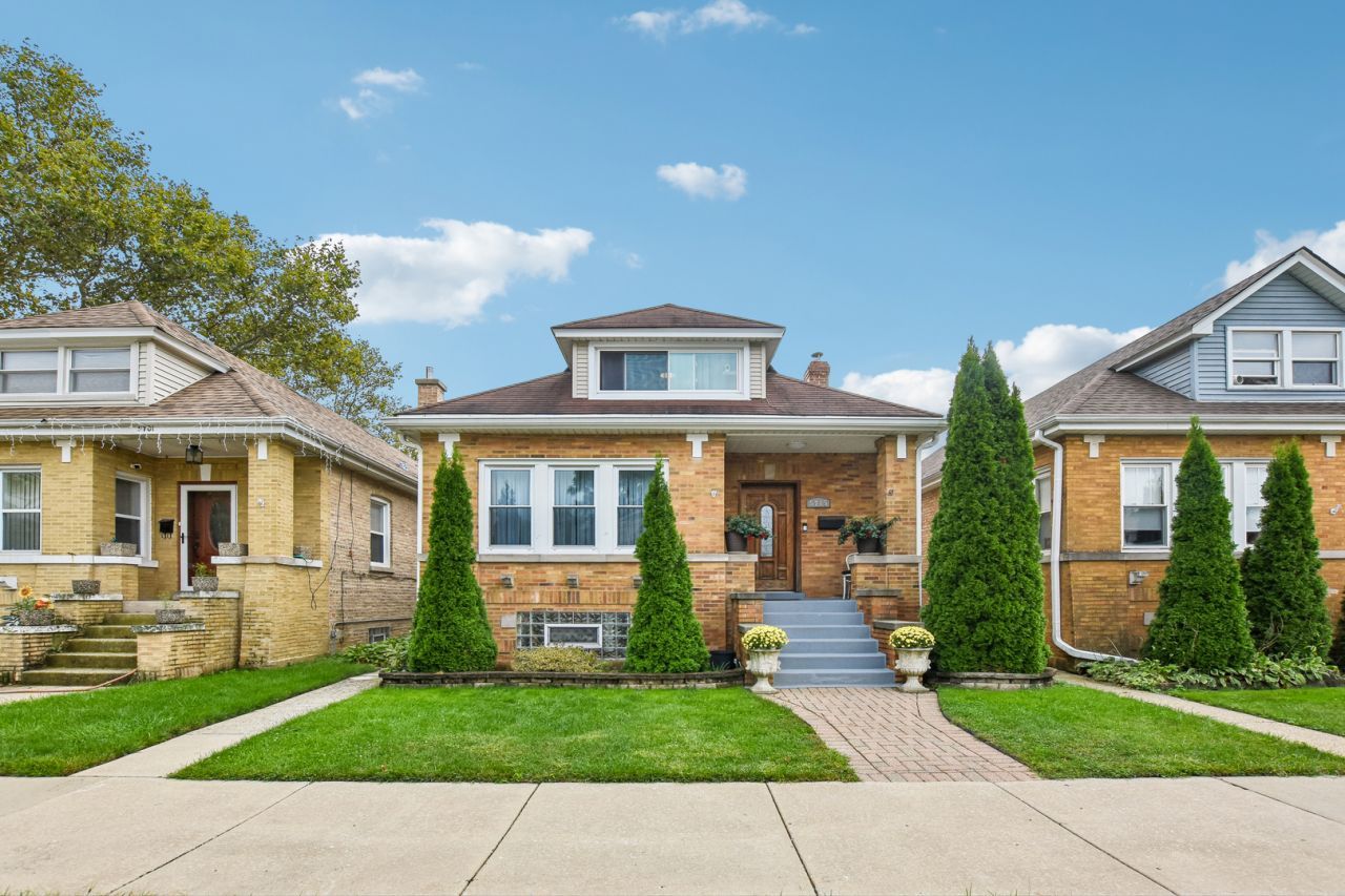 5705 W Newport Avenue, Chicago, IL 60634 Main Photo