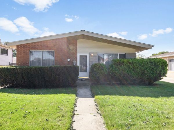 8441 W Madison Drive, Niles, IL 60714