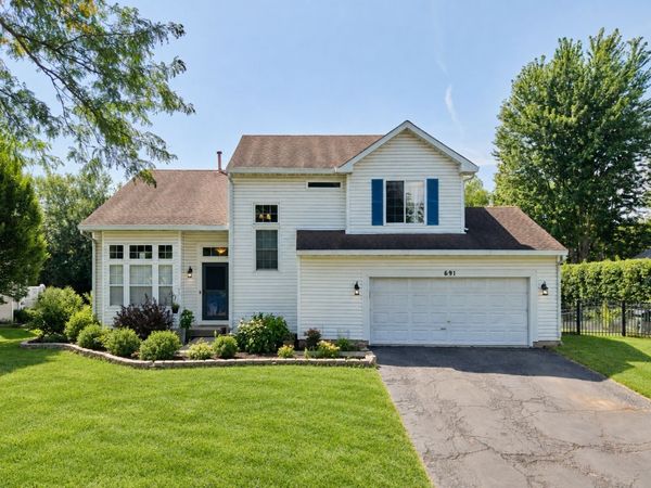 691 Thorsen Lane , Batavia, IL 60510