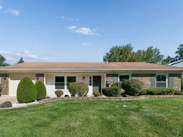 25 Red Haw Lane, Lake Zurich, IL 60047