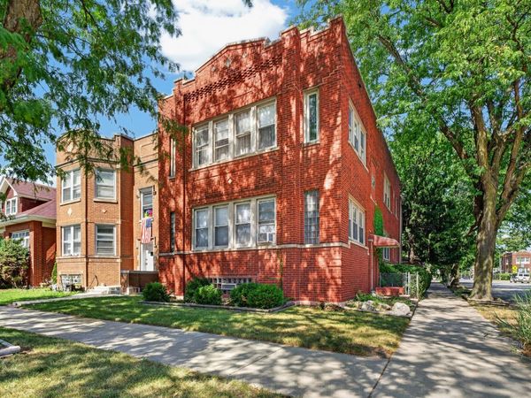 5200 W Byron Street , Chicago, IL 60641
