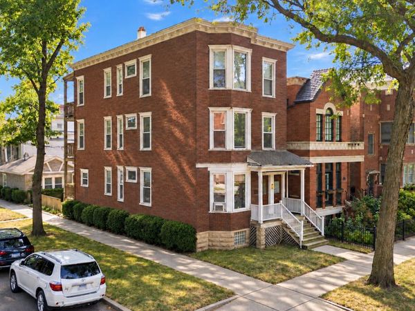1535 W Grace Street, Chicago, IL 60613