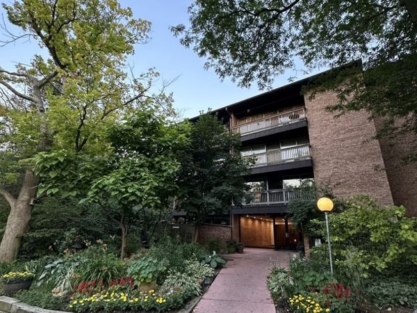 5700 Hillcrest Lane , Unit 3J, Lisle, IL 60532