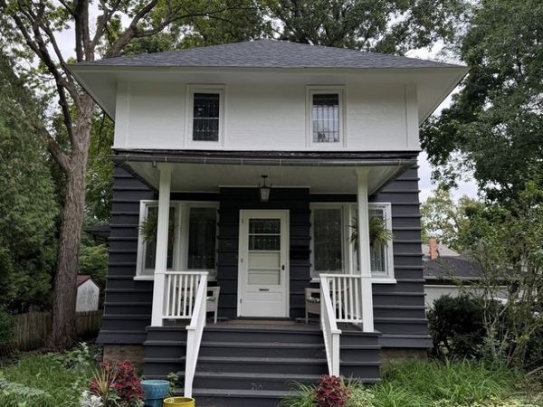 710 E Prospect Avenue, Lake Bluff, IL 60044