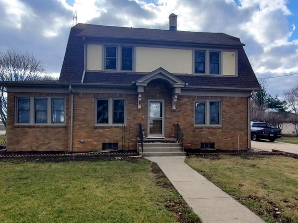 310 Genoa Road , Genoa, IL 60135