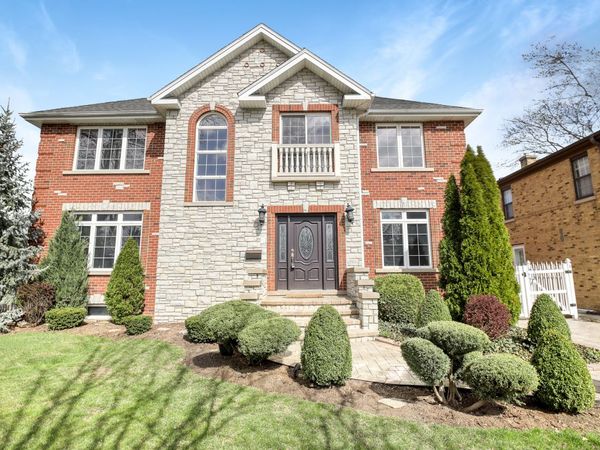 8105 N Oconto Avenue , Niles, IL 60714