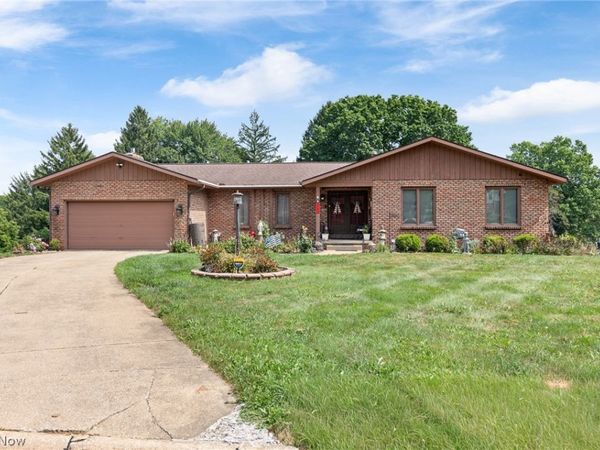 3741 Muirfield Drive , Uniontown, OH 44685