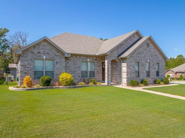 500 Sussix Loop , North Little Rock, AR 72120