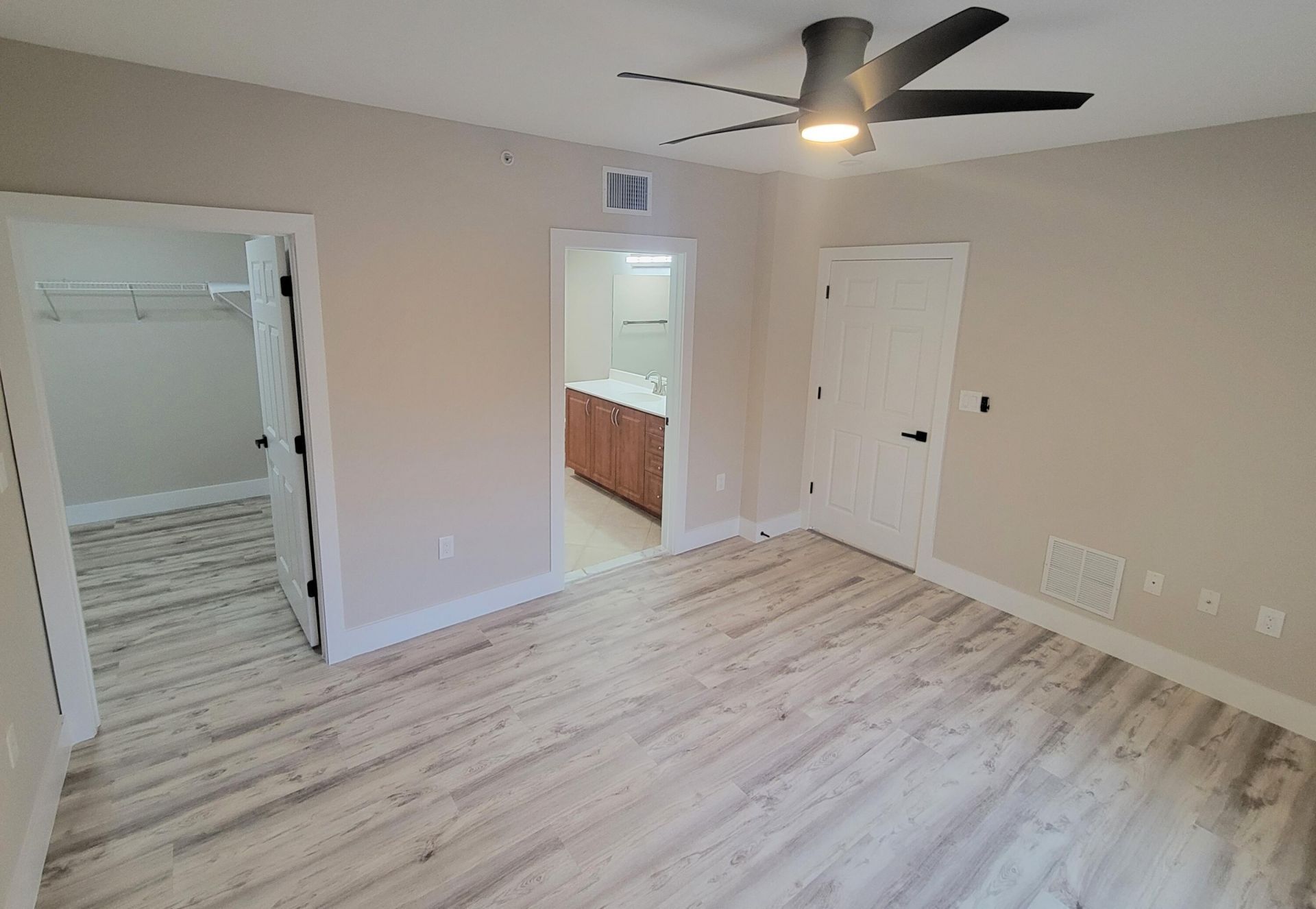 6418 Emerald Dunes Drive, Unit 201, West Palm Beach, FL 33411 Photo