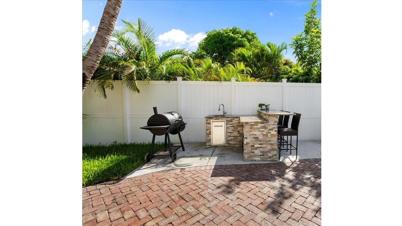 360 Gregory Road, West Palm Beach, FL 33405 Photo