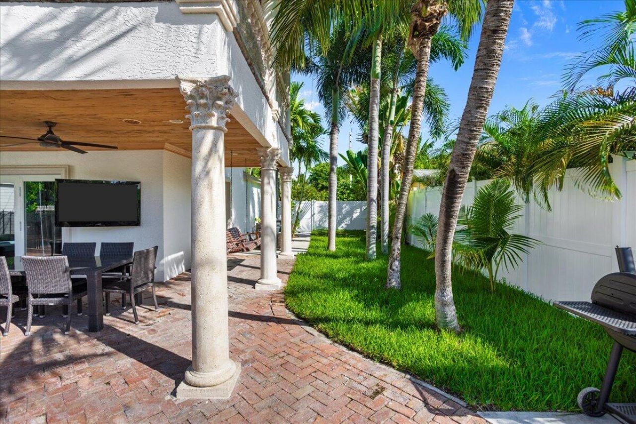 360 Gregory Road, West Palm Beach, FL 33405 Photo