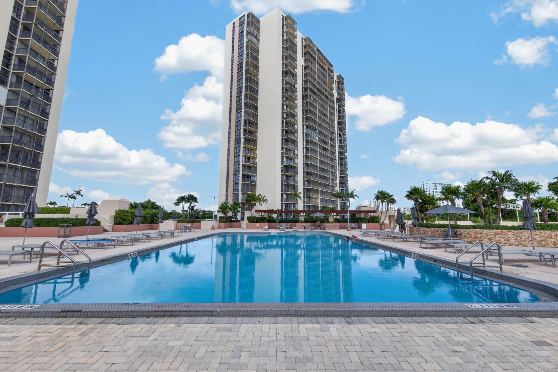 20379 W Country Club Drive, Unit 1139, Aventura, FL 33180 Photo