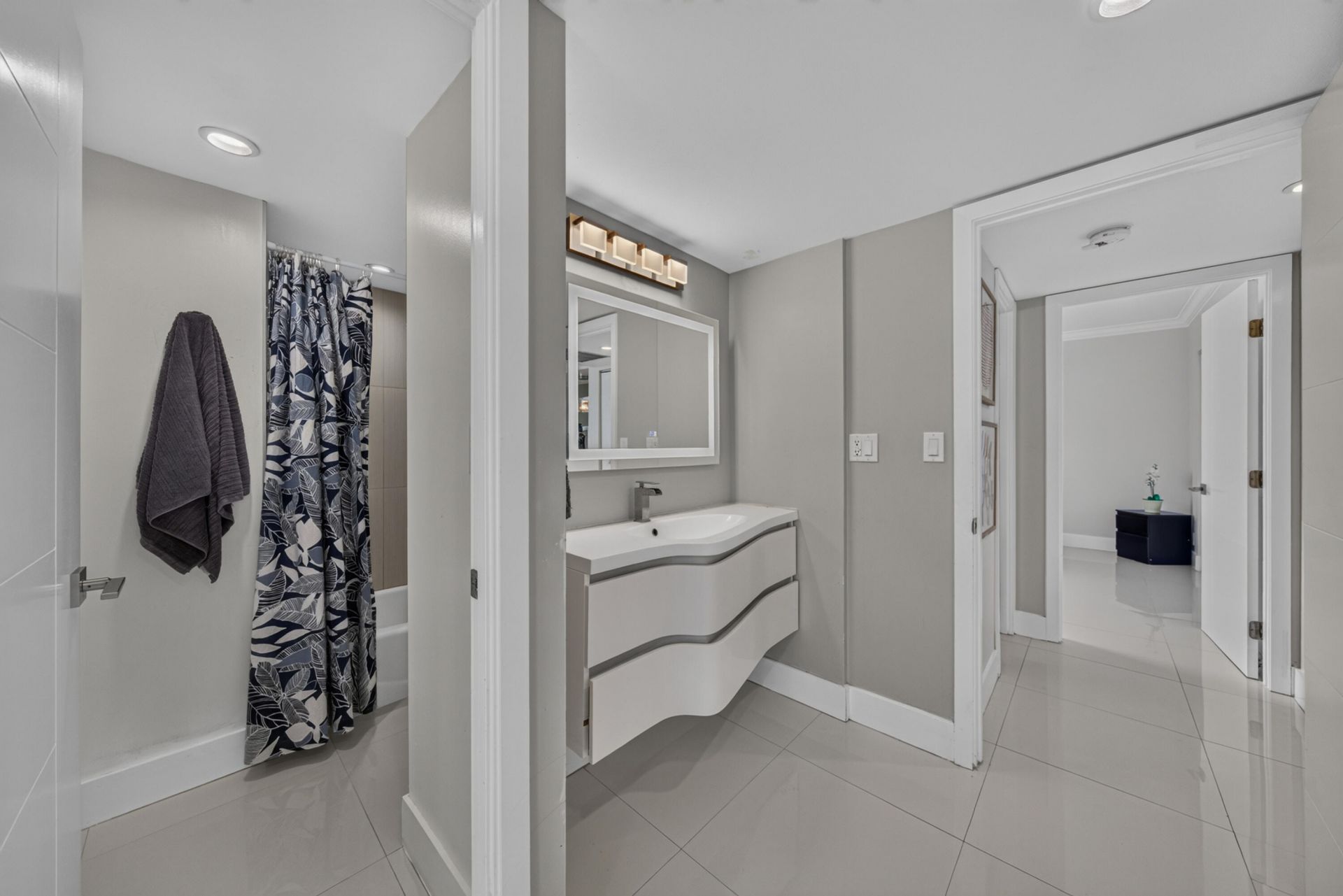20379 W Country Club Drive, Unit 1139, Aventura, FL 33180 Photo