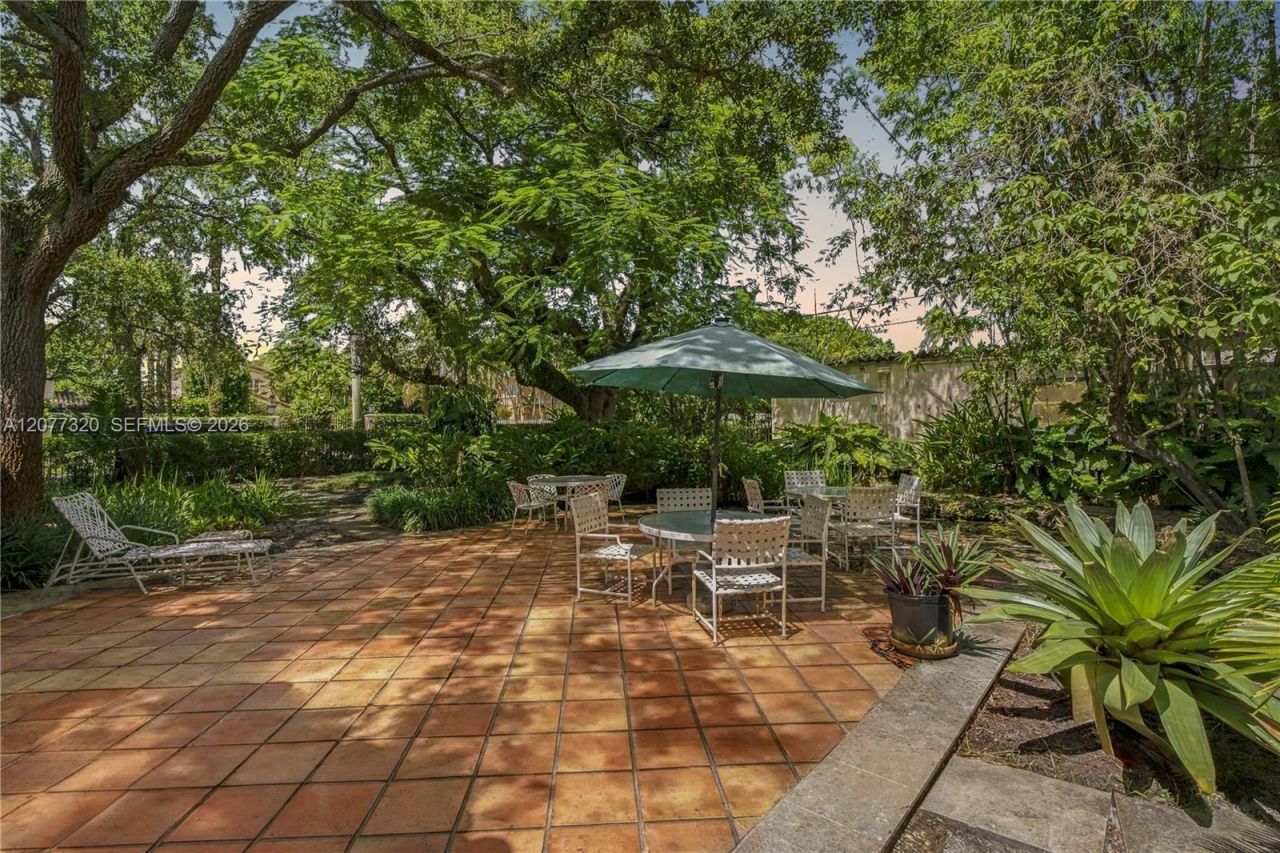 665 N Greenway Dr , Coral Gables, FL 33134 Photo