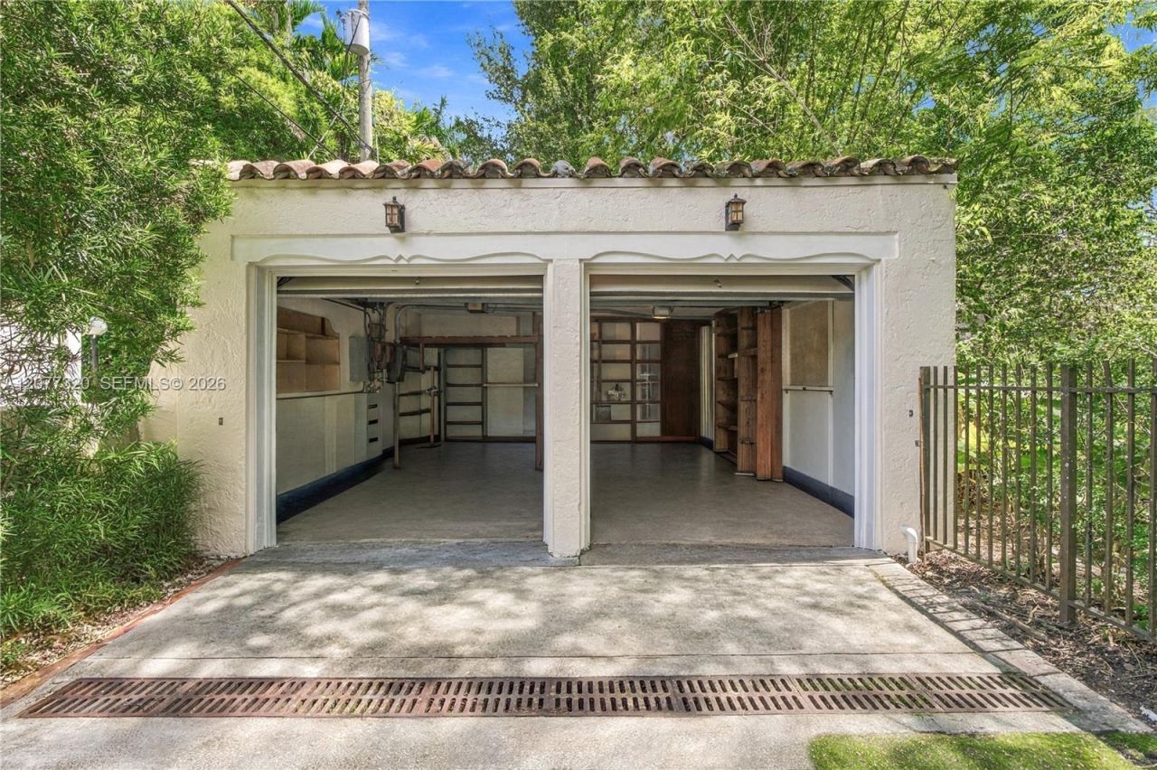 665 N Greenway Dr , Coral Gables, FL 33134 Photo